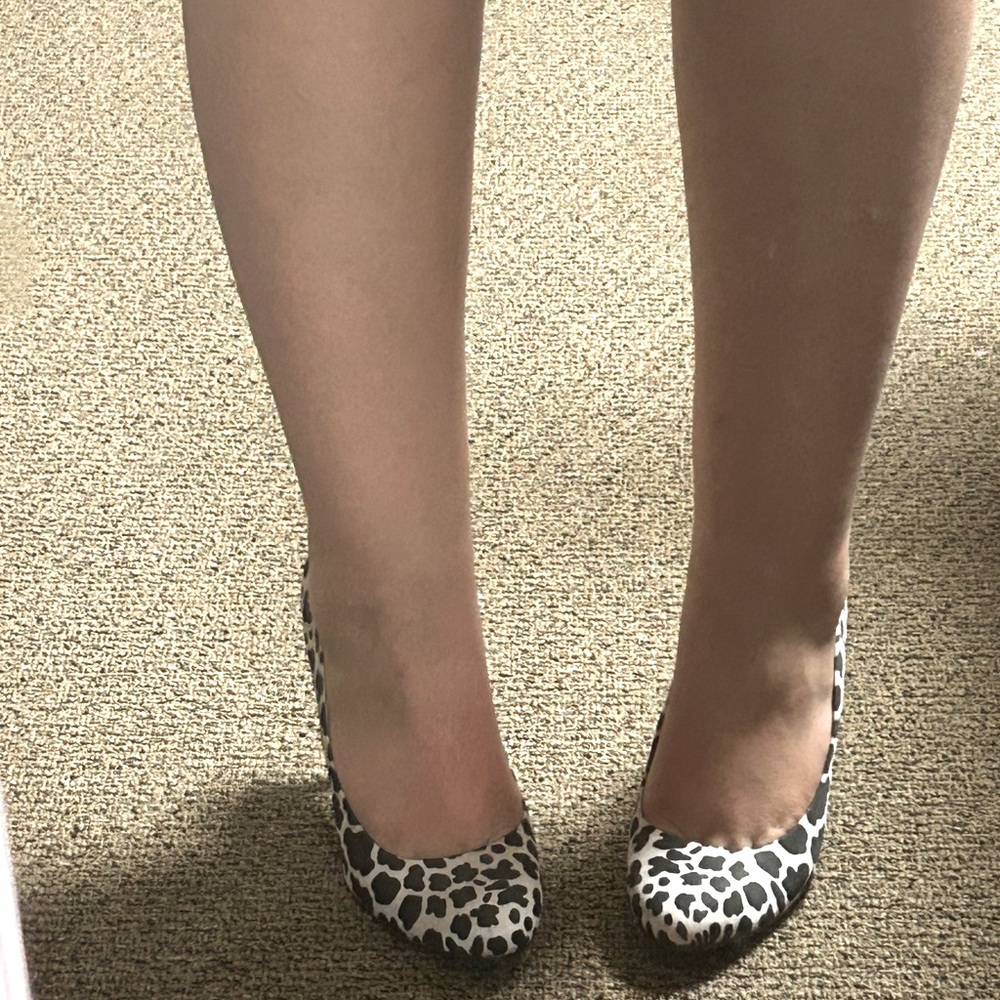 Cow print heels🐄 Size:7 Height: 2 1/2 inch Good for wide feet
